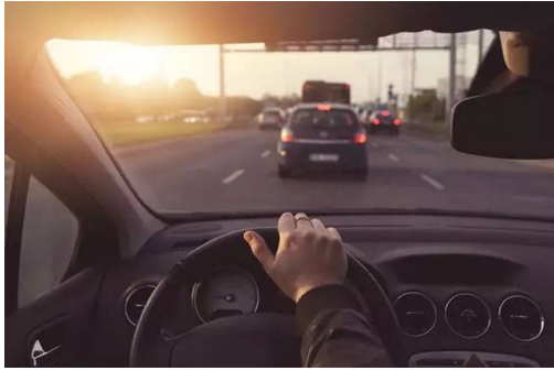 開車的這些陋習(xí)，據(jù)說會(huì)開車的人都犯過！別說你沒有！