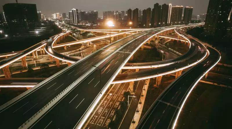 這些上道必知汽車(chē)燈語(yǔ)，你知道嗎？