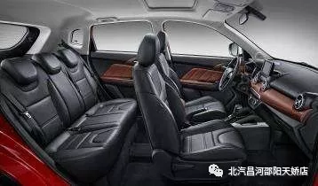 易燃易爆炸！夏天在車?yán)锓胚@些東西絕對是奪命炸彈！