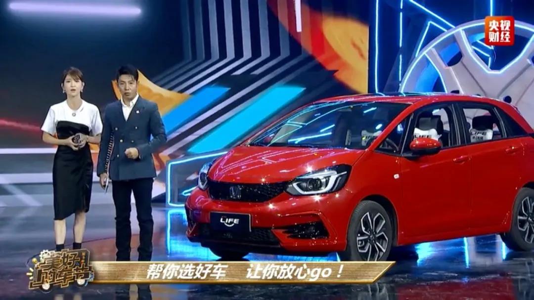 央視直播，名嘴主持竟現(xiàn)場“帶貨”？！